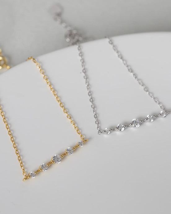 大きさの異なるジルコニアを配置したブレスレット