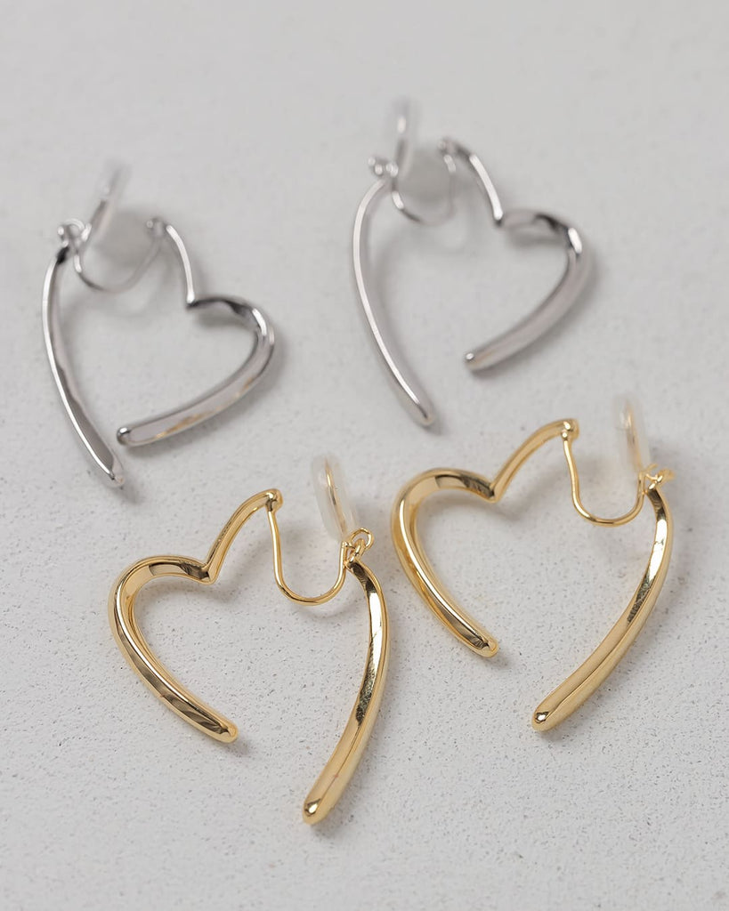 2本のラインでハートを描くイヤリング