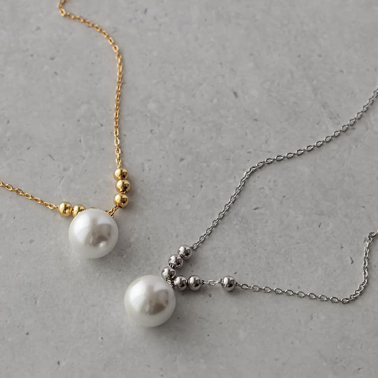 ックパールとボールビーズの組み合わせが繊細で優美なデザインのネックレス