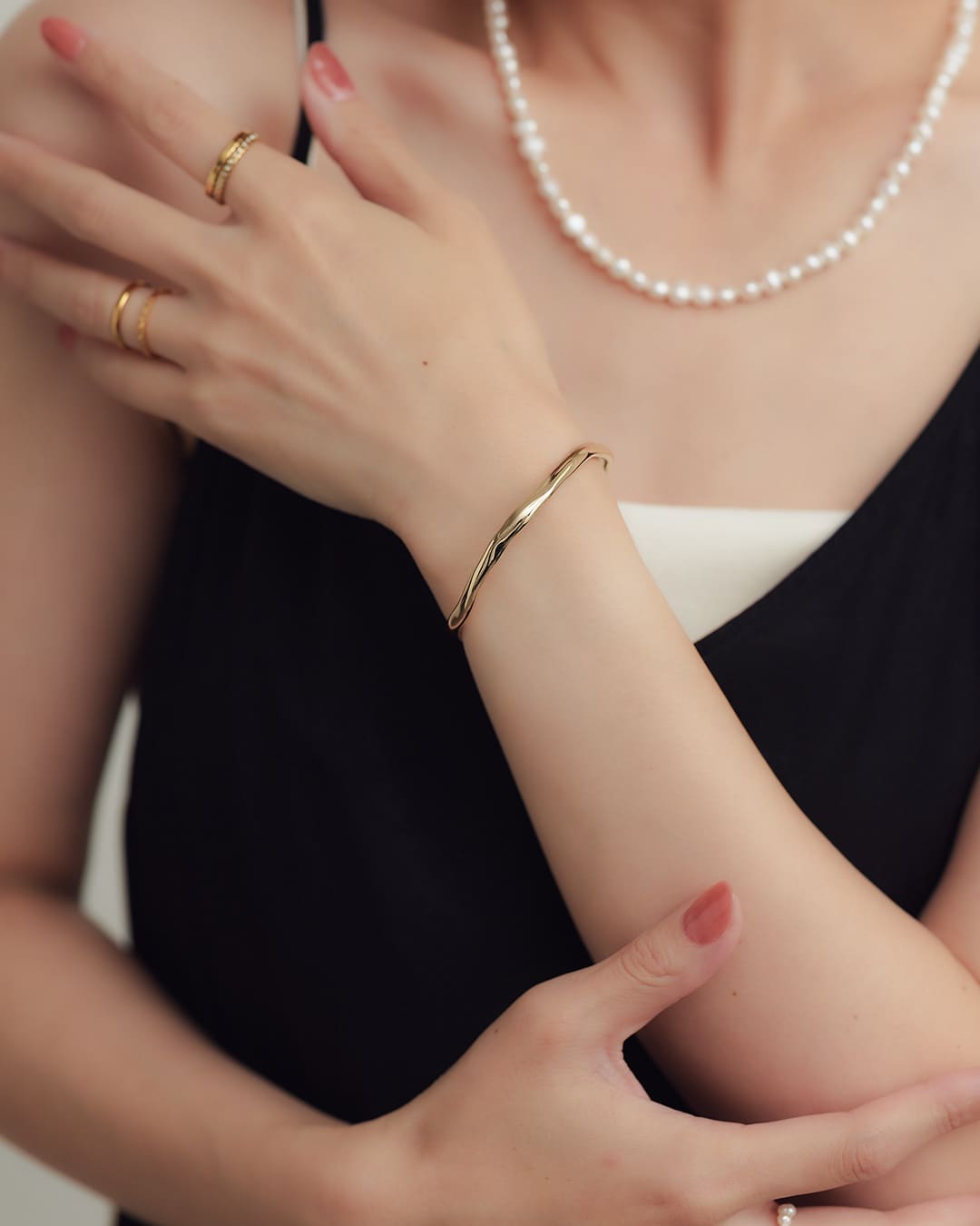 10/24(金)20:00～再入荷】【18GKP】ニュアンスラインバングル【mina9月