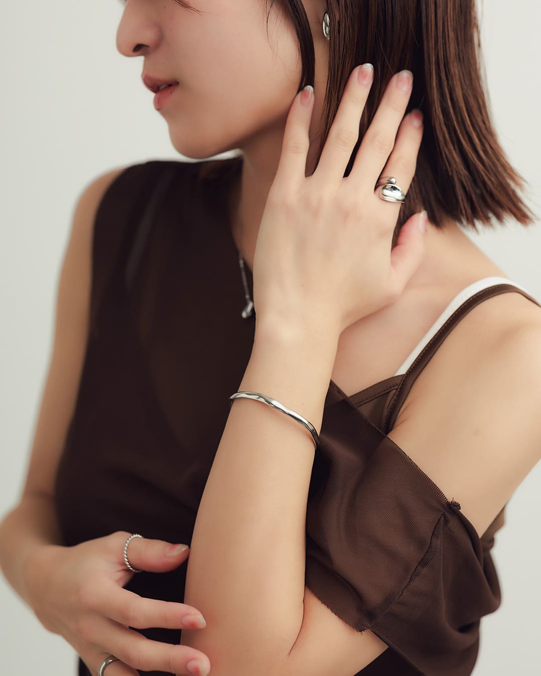 12/26(金)20:00～再入荷】【18GKP】ニュアンスラインバングル【mina9月