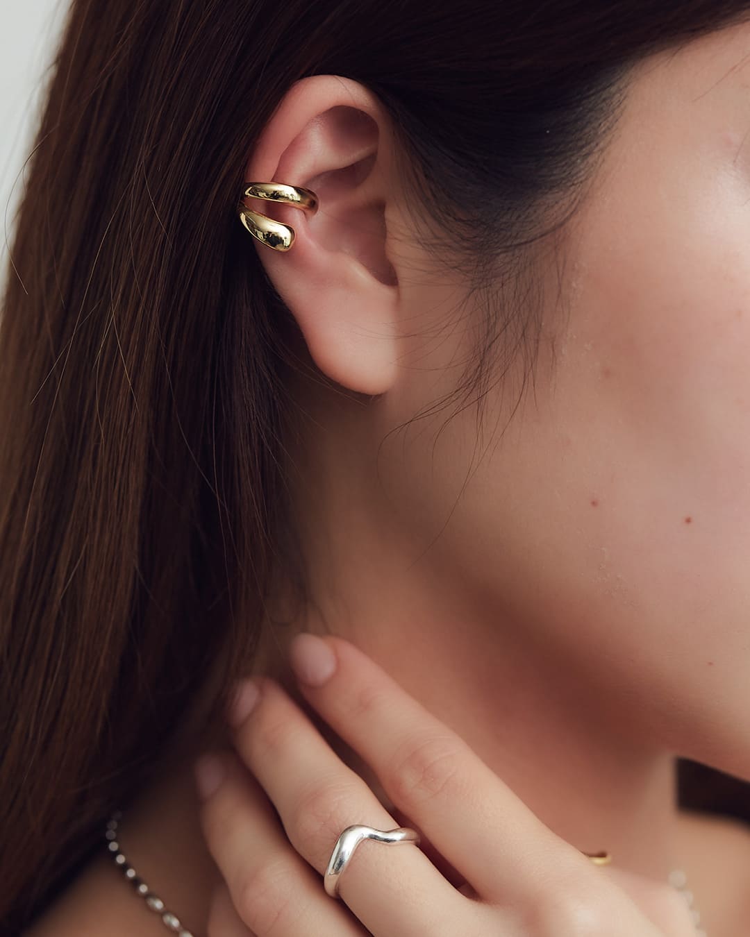 10/10(金)20:00～再入荷】【18KGP】ツイストグロウイヤーカフ