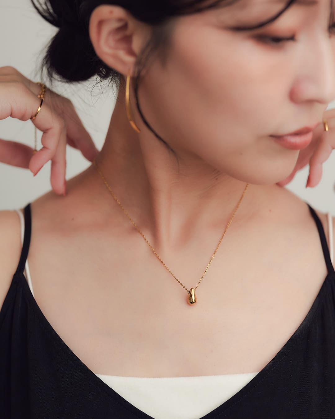 K18 oro di oco mimimobiネックレスチャーム 10/3(金)20:00～再入荷】【18KGP】ニュアンスドロップモチーフ