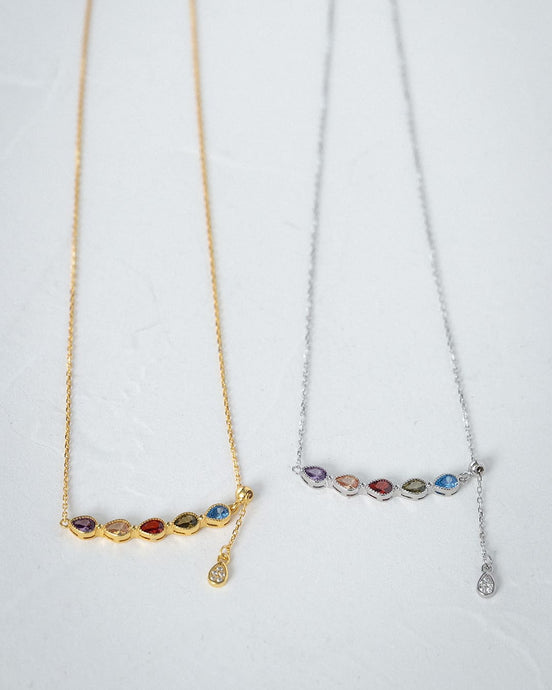 華やかなデザインが特徴のカラードロップジルコン5連ネックレス