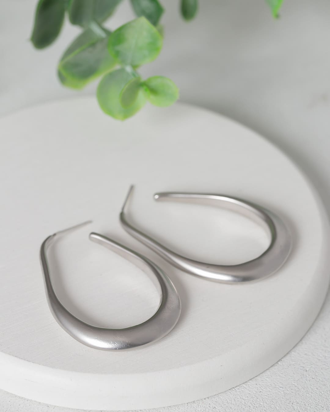 11/7(金)20:00～再入荷】【S925/14KGP】大ぶりドロップラインフープ