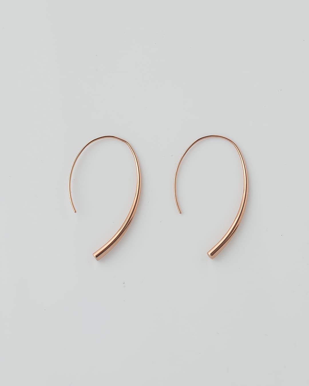 2/20(金)20:00～再入荷】【18KGP】カーブデザインシンプルピアス