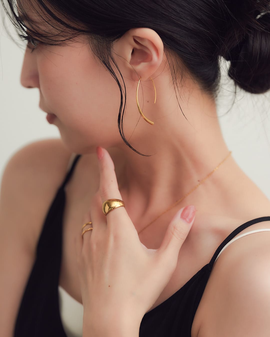 2/20(金)20:00～再入荷】【18KGP】カーブデザインシンプルピアス