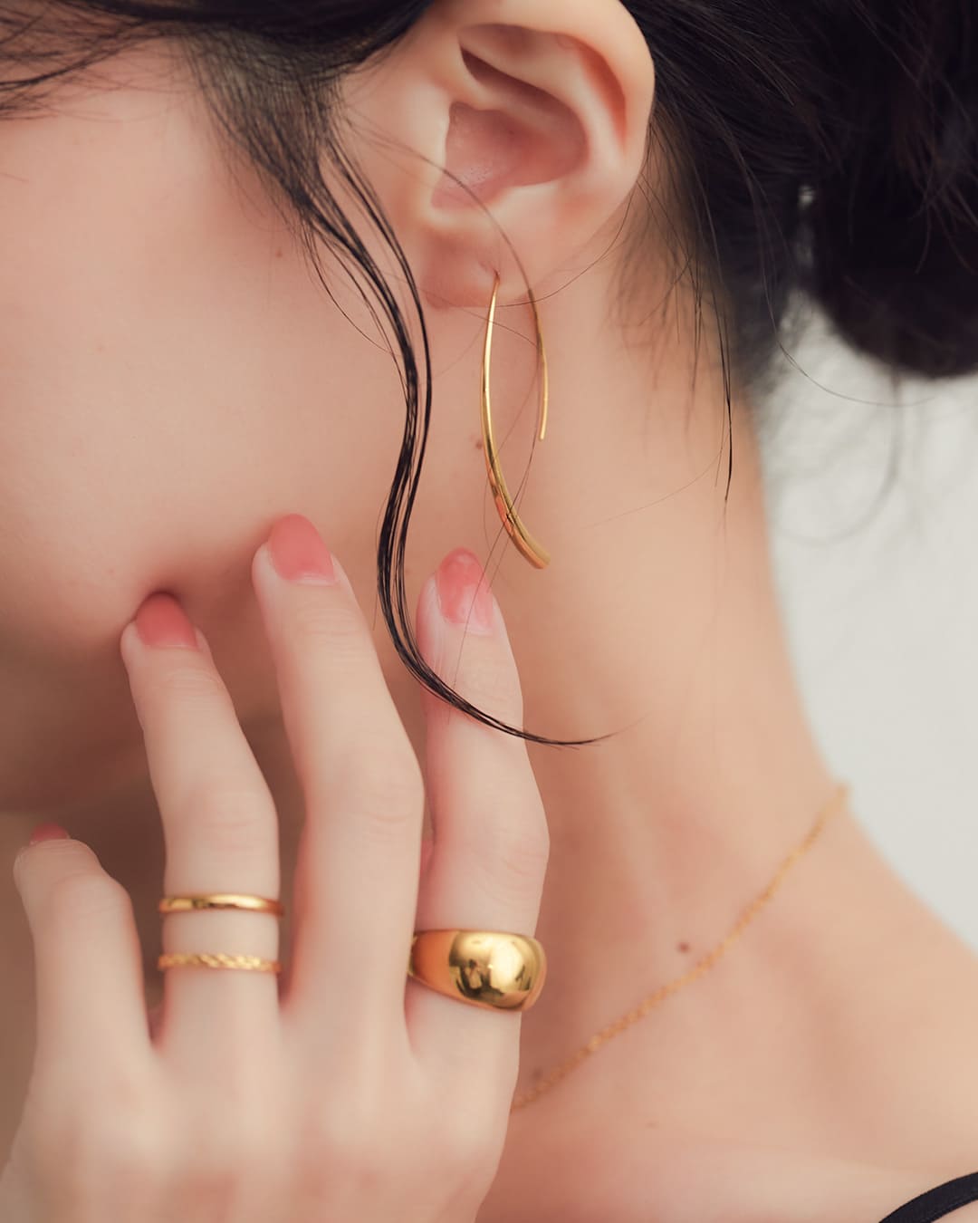 2/20(金)20:00～再入荷】【18KGP】カーブデザインシンプルピアス