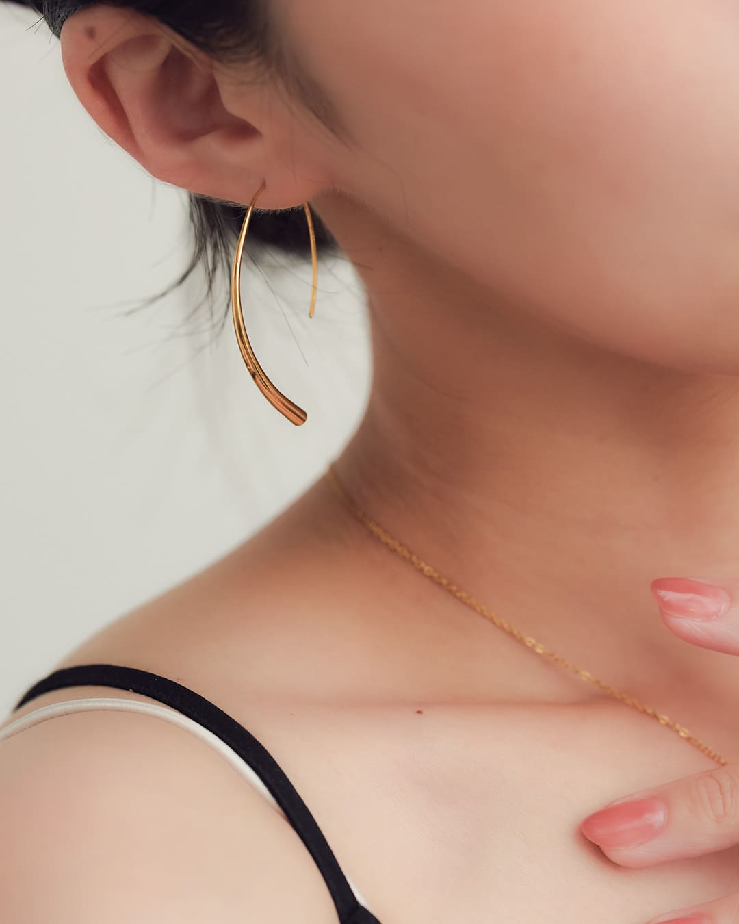 2/20(金)20:00～再入荷】【18KGP】カーブデザインシンプルピアス