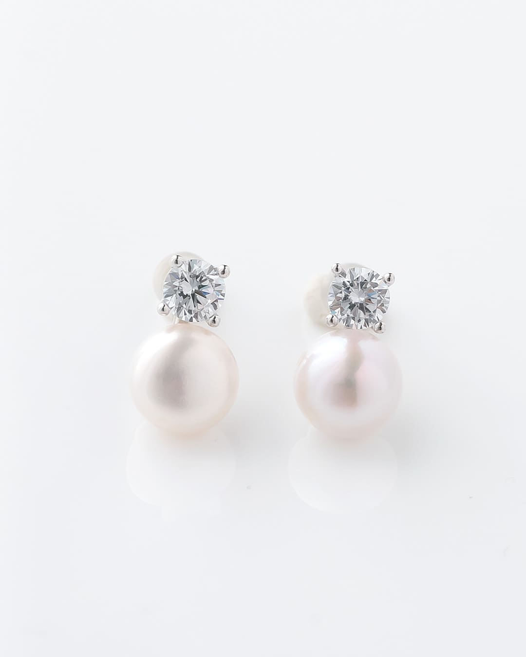 大粒アメジスト　淡水パールとジルコニアのピアス 大粒アメジスト 淡水パールとジルコニアのピアス