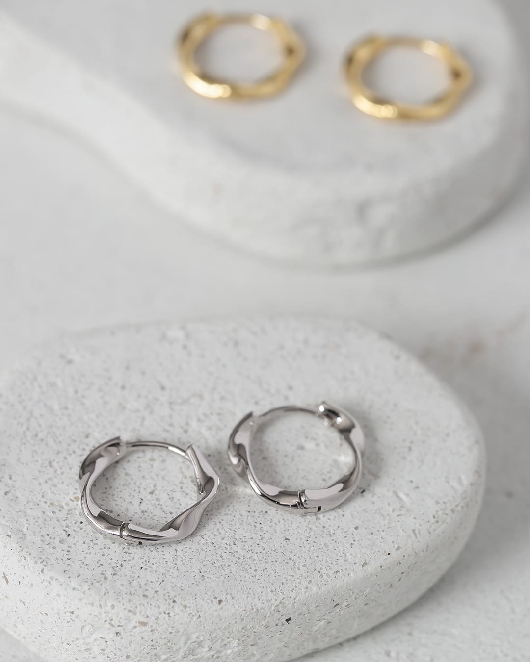 11/14(金)20:00～再入荷】【S925/14KGP】ねじれフープミニピアス