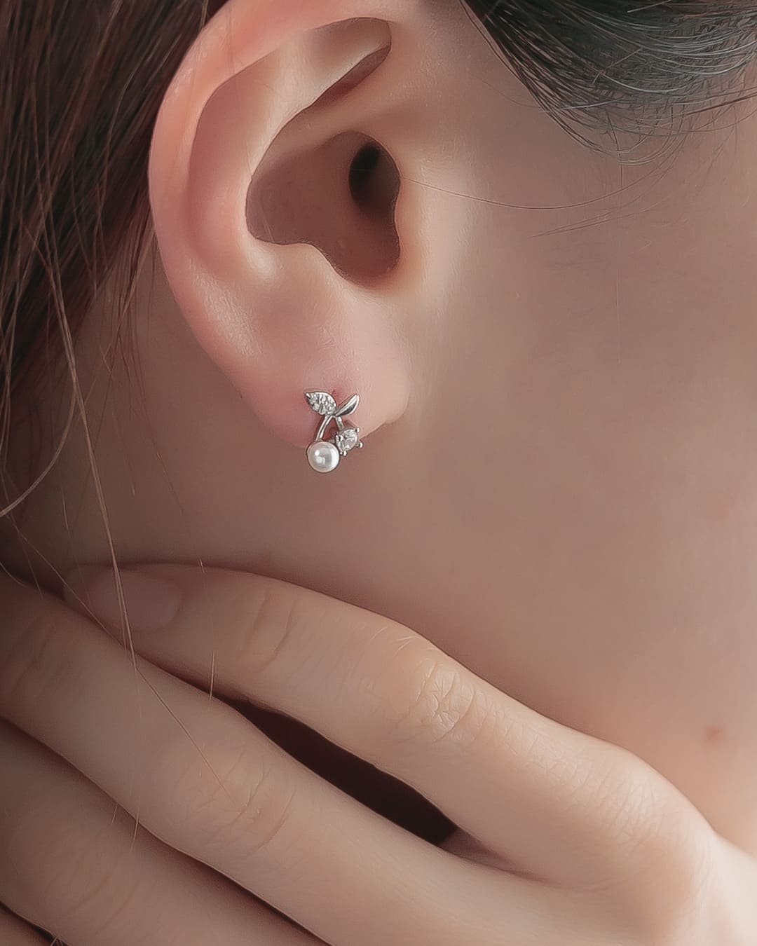 S925/18KGP】シェルパール×ジルコニアチェリーミニピアス