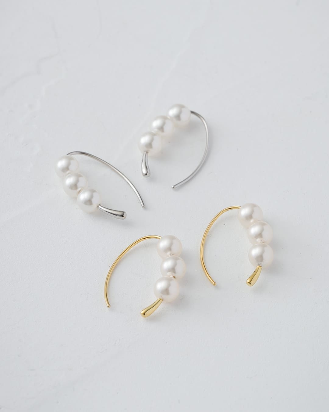 11/7(金)20:00～再入荷】【S925/18KGP】3連ガラスパールフックピアス