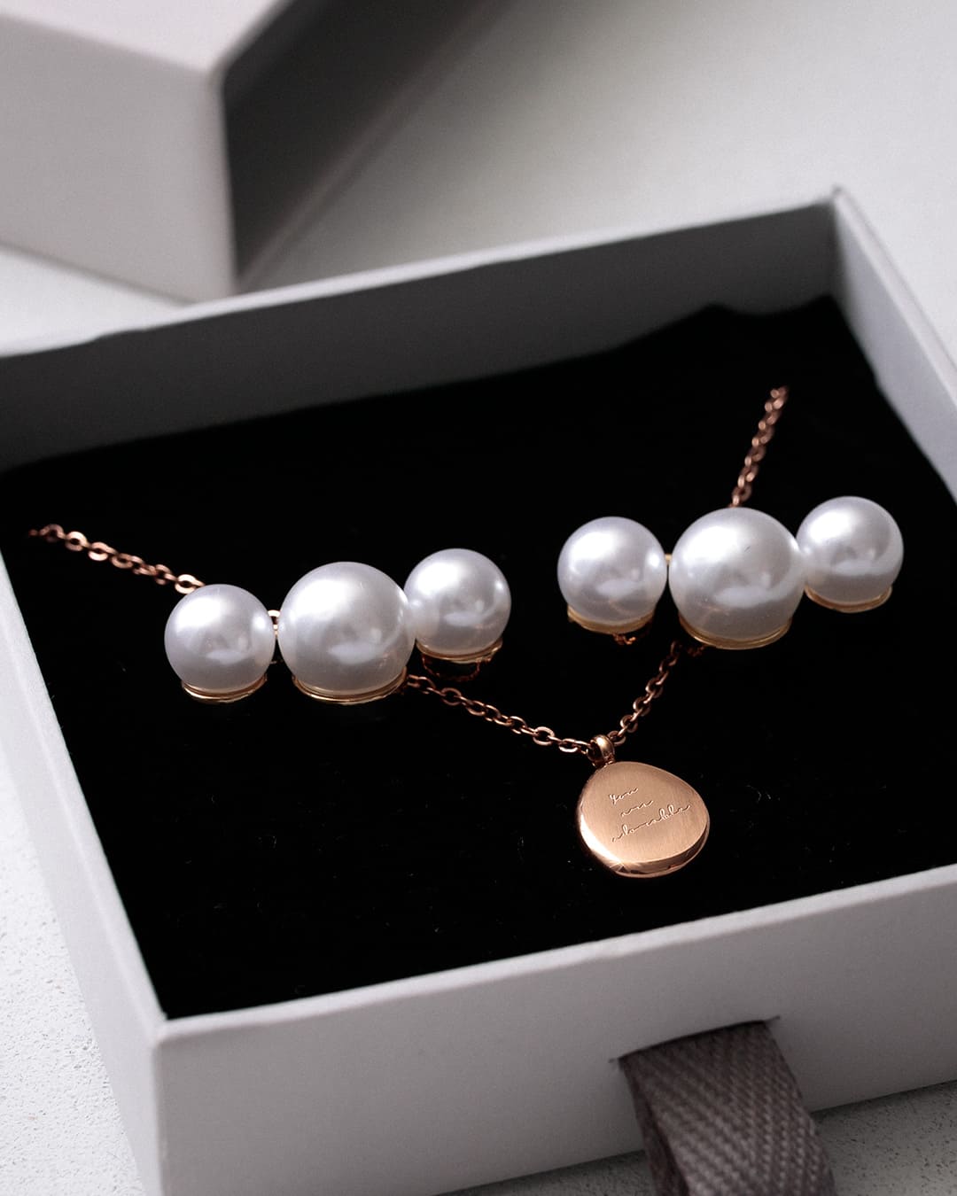 セット＞3連パールピアス・シンプルラウンドネックレス