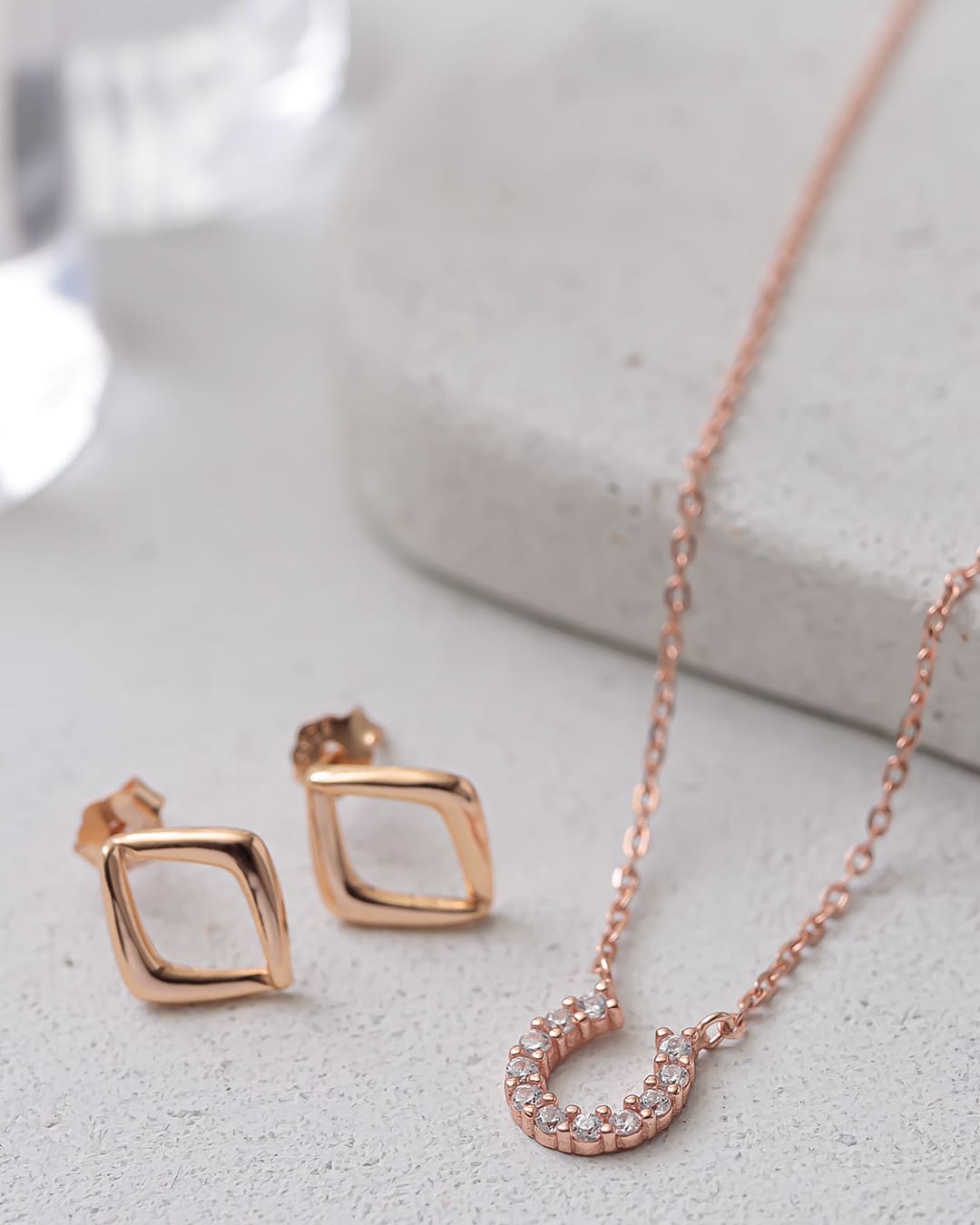 ✴️ハイクオリティリボン　ホワイトゴールド　ネックレス！　ピアスブレスレット別売 ✴️ハイクオリティリボン ホワイトゴールド ネックレス